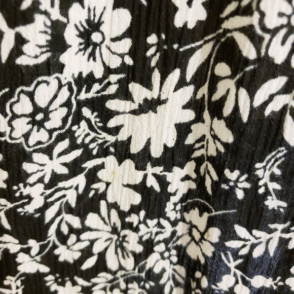 5th and Love Black and White Flower Dress - Picture 5 of 8